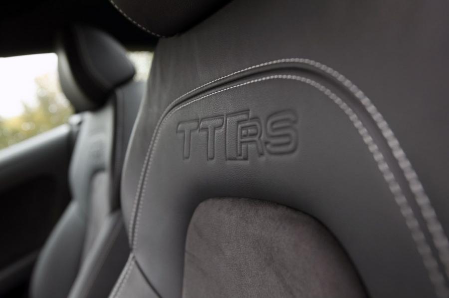 Интерьер Audi TT RS Coupe (8J) 2011 года  (NA) (фото 21 из 39)